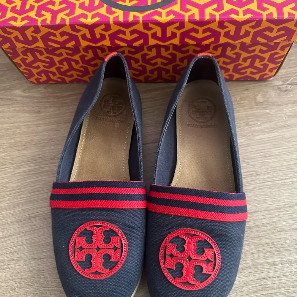 Tory Burch Women's Flats in Navy and Red